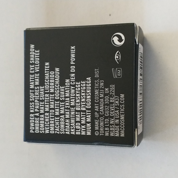 MAC Good Jeans Powder Kiss Soft Matte Eyeshadow - Picture 7 of 7